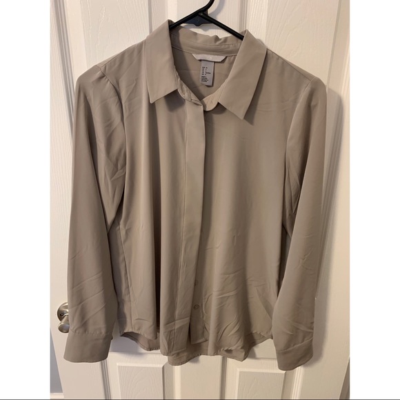 H&M Tops - Button down shirt